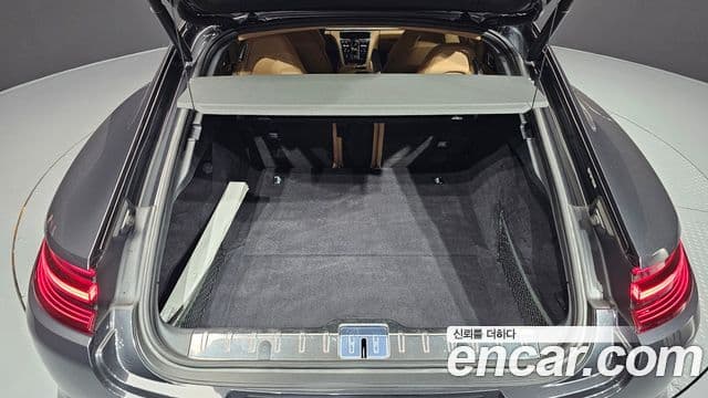 Porsche Panamera 2018 — Şəkil 26/46
