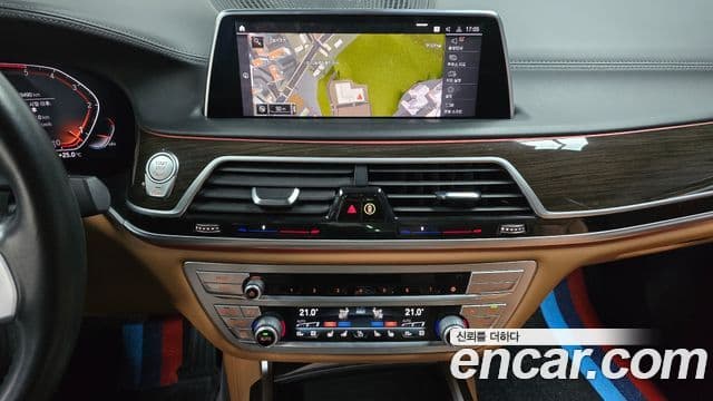 BMW 7 Series 2020 — ფოტო 13/20