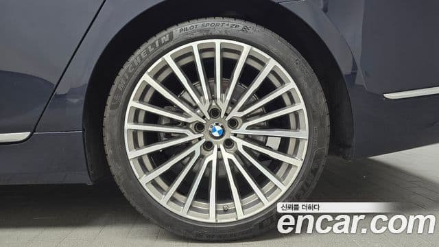 BMW 7 Series 2020 — ფოტო 26/33