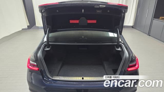 BMW 7 Series 2020 — ფოტო 31/33