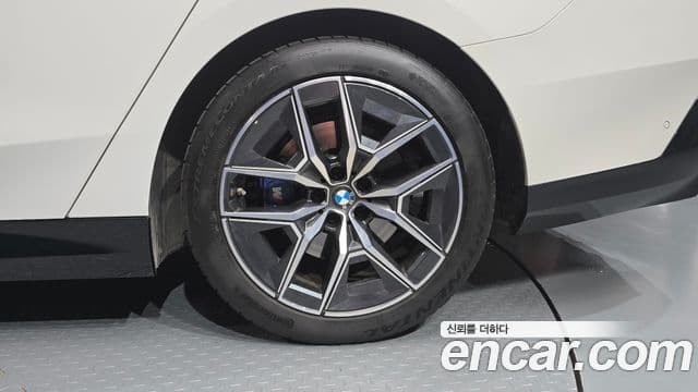 BMW 5 Series 2024 — Photo 2/35