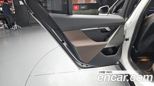 BMW 5 Series 2024 — Photo 28/35