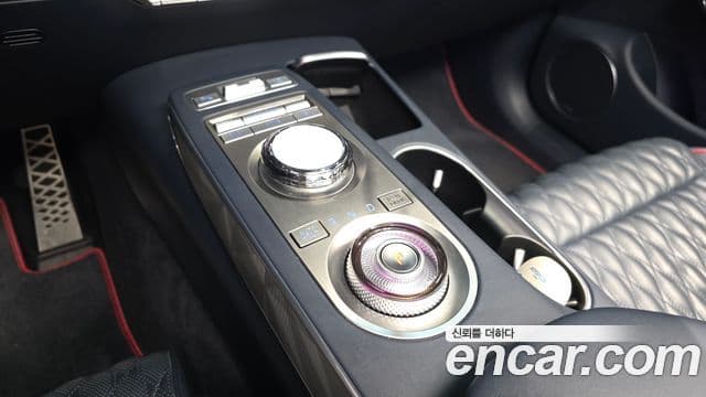Genesis GV70 2021 — Şəkil 9/20