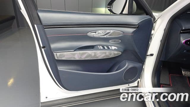 Genesis GV70 2021 — Photo 28/33