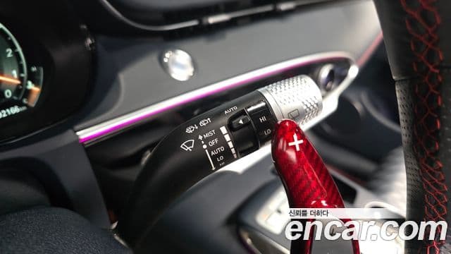 Genesis GV70 2021 — Photo 27/33