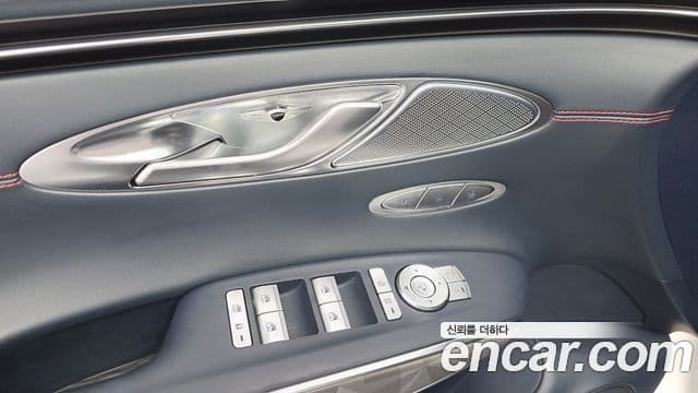 Genesis GV70 2021 — Photo 30/33