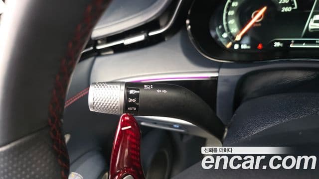 Genesis GV70 2021 — Photo 26/33