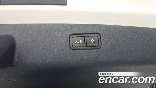 Genesis GV70 2021 — Photo 32/33