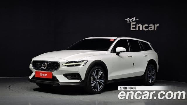 Volvo V60 Cross Country 2020 — Фото 1/20