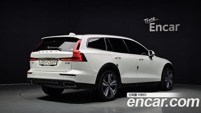 Volvo V60 Cross Country 2020 — Фото 2/20