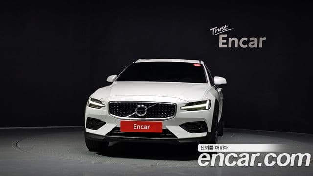 Volvo V60 Cross Country 2020 — Фото 3/20