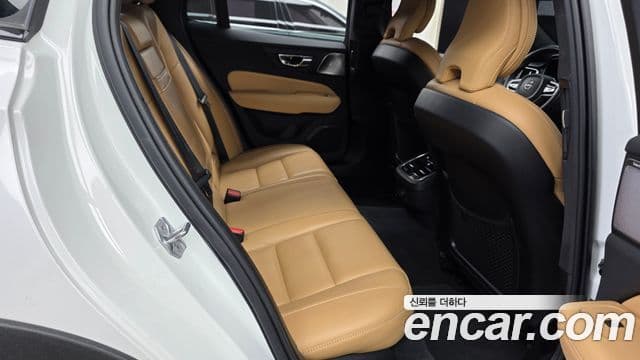 Volvo V60 Cross Country 2020 — Фото 11/20
