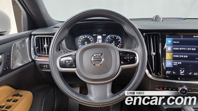 Volvo V60 Cross Country 2020 — Фото 12/20