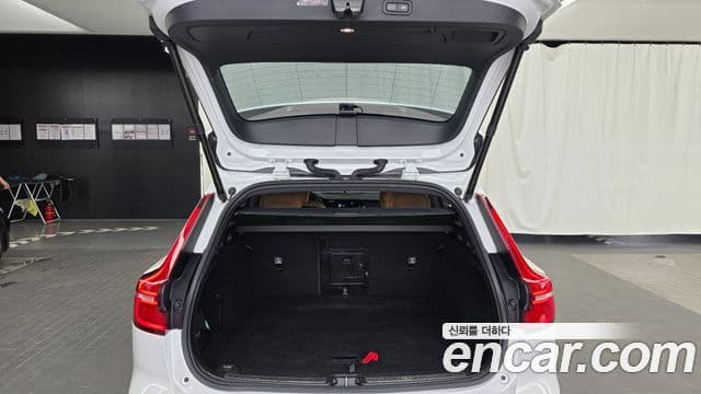 Volvo V60 Cross Country 2020 — Фото 20/20
