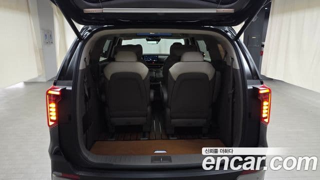 Kia Carnival 2024 — Şəkil 17/20