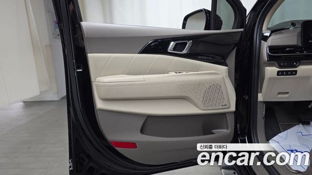 Kia Carnival 2024 — Photo 23/34
