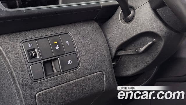 Hyundai Staria 2021 — ფოტო 18/20