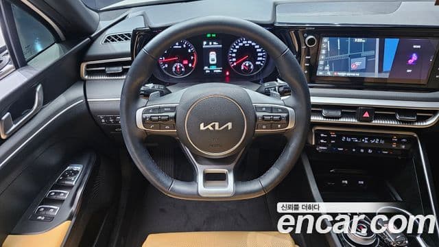 Kia K5 2023 — ფოტო 13/20