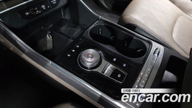 Kia Carnival 2023 — фото 7 из 20