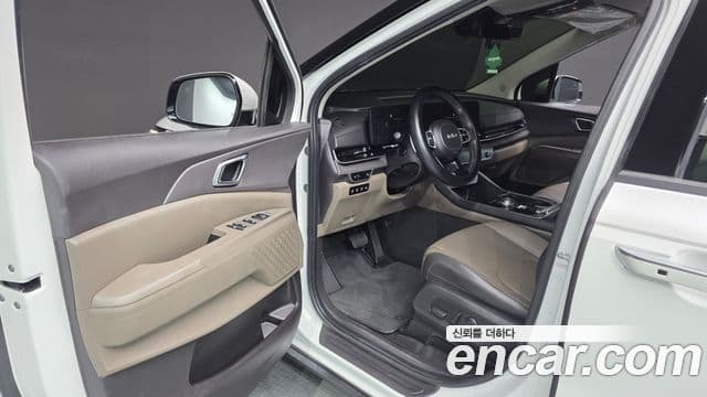 Kia Carnival 2023 — фото 8 из 20