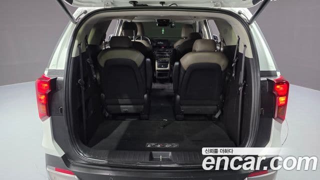 Kia Carnival 2023 — фото 16 из 20