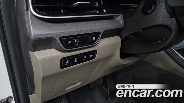 Kia Carnival 2023 — фото 17 из 20