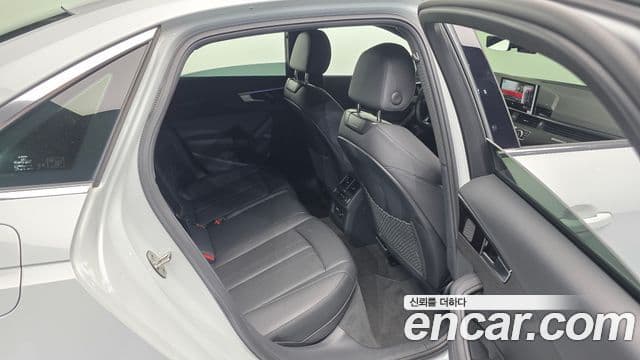 Audi A4 2023 — ფოტო 7/34