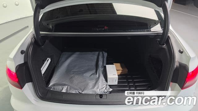 Audi A4 2023 — ფოტო 28/34
