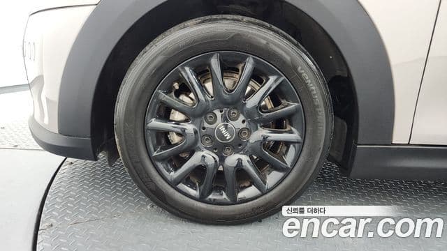Mini Cooper 2021 — ფოტო 30/30
