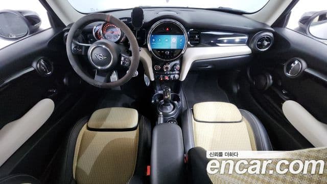 Mini Cooper 2021 — ფოტო 27/30