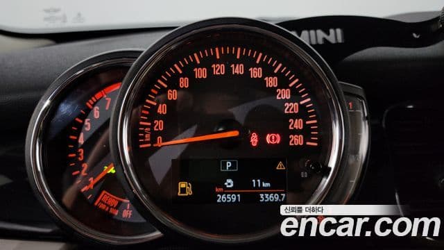 Mini Cooper 2021 — ფოტო 7/30