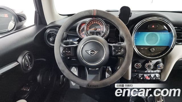Mini Cooper 2021 — ფოტო 13/30