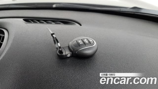 Mini Cooper 2021 — ფოტო 28/30