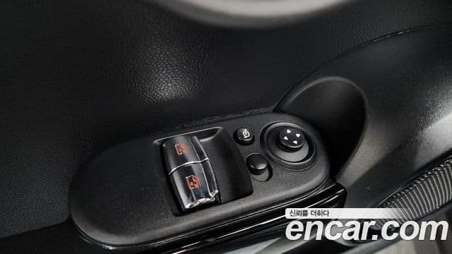 Mini Cooper 2021 — ფოტო 21/30