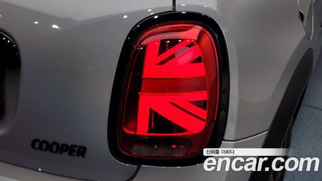 Mini Cooper 2021 — ფოტო 14/30
