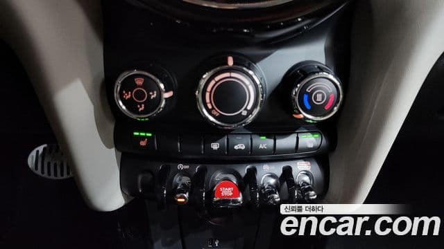 Mini Cooper 2021 — ფოტო 20/30