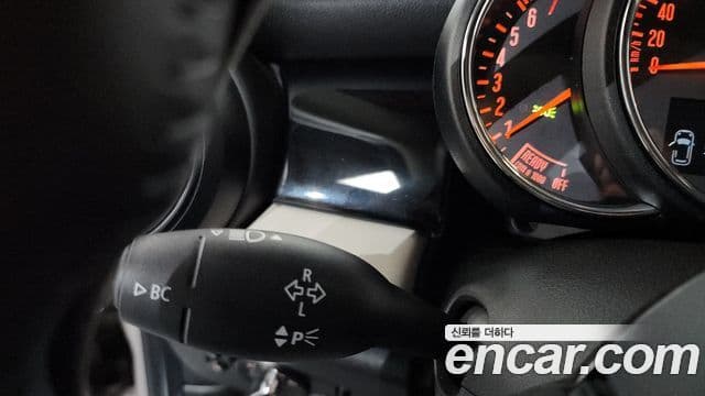 Mini Cooper 2021 — ფოტო 22/30