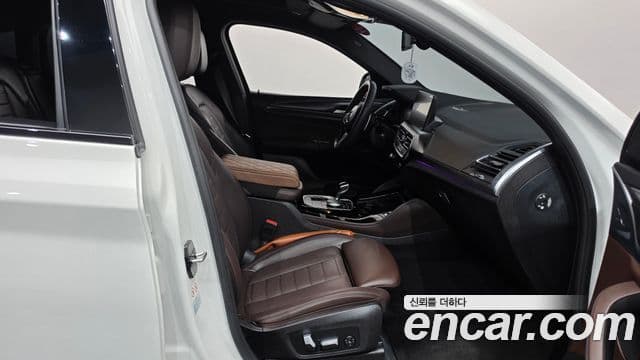 BMW X4 2022 — Photo 11/34