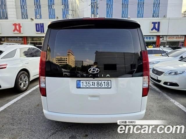 Hyundai Staria 2023 — Фото 2/20