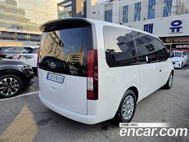 Hyundai Staria 2023 — Фото 3/20