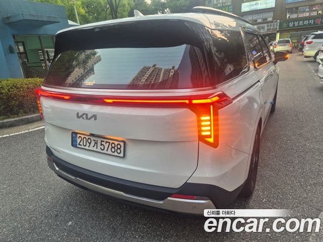 Kia Carnival 2025 — Фото 2/8