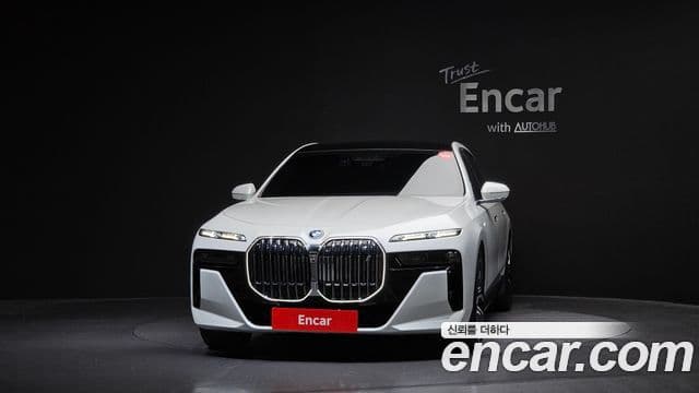 BMW i7 2023 — ფოტო 12/34