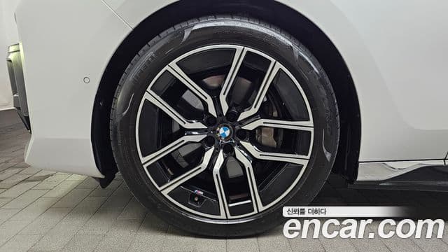 BMW i7 2023 — ფოტო 15/34