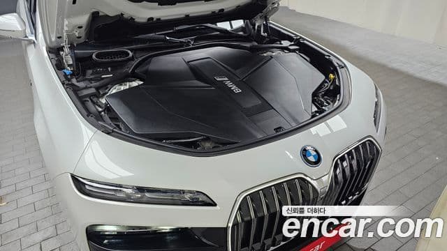 BMW i7 2023 — ფოტო 25/34