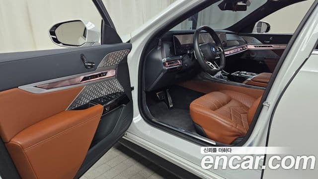 BMW i7 2023 — ფოტო 4/34