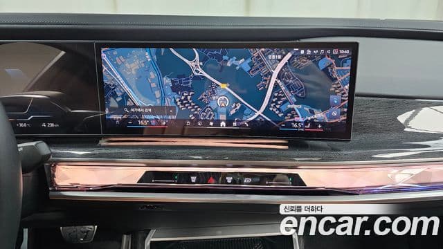 BMW i7 2023 — ფოტო 33/34