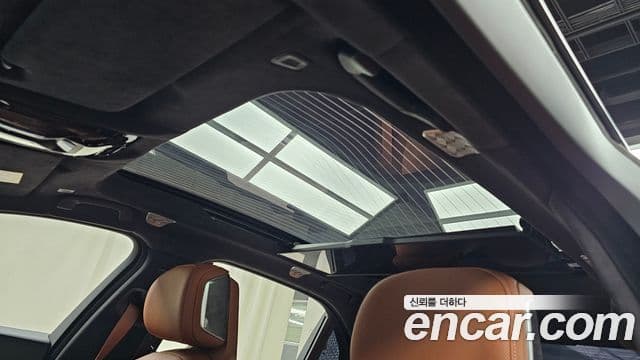 BMW i7 2023 — ფოტო 17/34