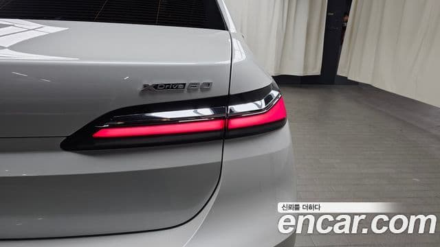 BMW i7 2023 — ფოტო 24/34