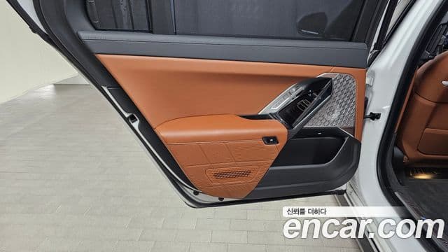 BMW i7 2023 — ფოტო 32/34