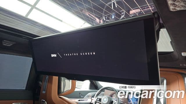 BMW i7 2023 — ფოტო 20/34